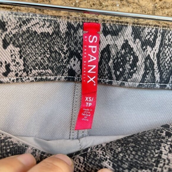 Spanx Slim Built In contoured Power Waistband jegging in snake print XS - Picture 7 of 12